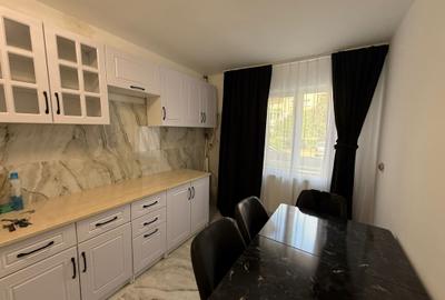 Apartament cu 2 camere semidecomandat în Piața Centrală
