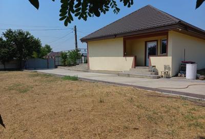 Casă cu 3 camere în Cudalbi - 1