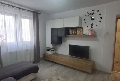 Apartament cu 3 camere decomandat, mobilat în Tractorul - 2