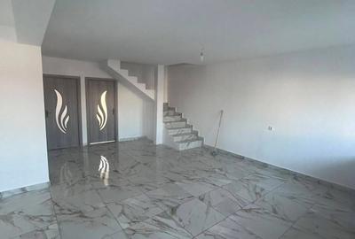 Casă cu 4 camere cu Teren 220 Mp în Lumina