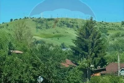Casă cu 2 camere cu Teren 1000 Mp în Central