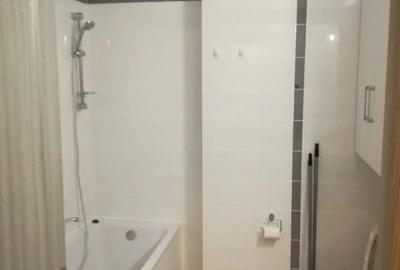 Garsonieră decomandată în Titan