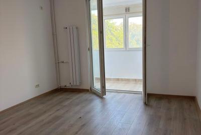 Apartament cu 3 camere decomandat în Titan - 2