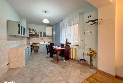 Casă cu 7 camere cu Canalizare în Florilor - 7