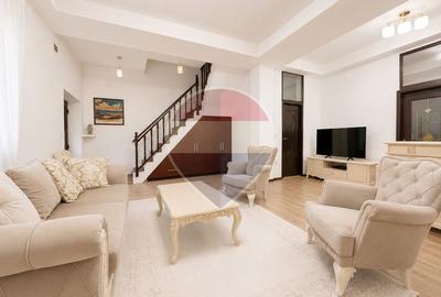 Duplex cu 6 camere cu Teren 448 Mp în Vișan