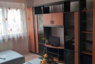 Apartament cu 3 camere decomandat în Micro 16