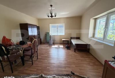 Casă cu 4 camere cu Teren 2500 Mp în Pericei