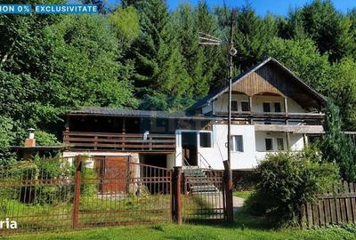 Casă cu 4 camere în Vama