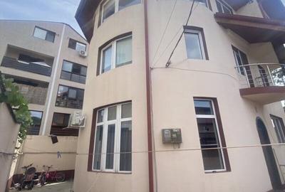 Casă cu 6 camere cu Garaj în Brâncoveanu
