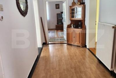 Apartament cu 4 camere decomandat, mobilat în Central