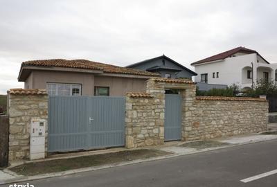 Casă cu 3 camere în Sud