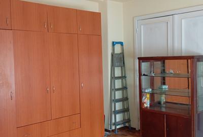 Apartament cu 4 camere semidecomandat în P-ța Romană