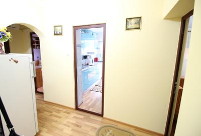 Apartament cu 2 camere decomandat în Micro 18