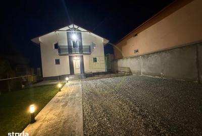Casă cu 3 camere cu Canalizare în Cârcea - 1