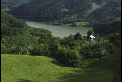 Teren de 1900 mp, în Siriu - 2