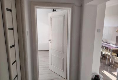 Apartament cu 3 camere semidecomandat în Liviu Rebreanu