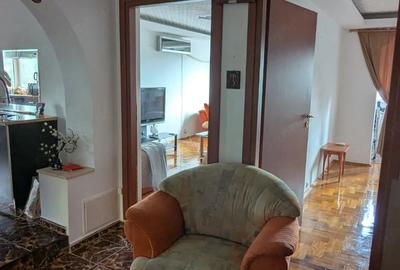Apartament cu 4 camere decomandat în Apărătorii Patriei