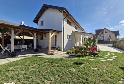Casă cu 3 camere în Golești (Bălilești)