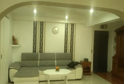 Apartament cu 3 camere decomandat în George Enescu