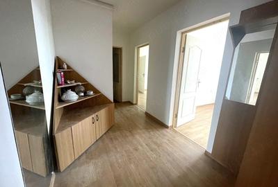 Apartament cu 3 camere circular în Astra
