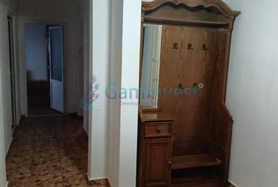 Apartament cu 3 camere decomandat, mobilat în Nufărul - 2