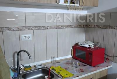 Garsonieră decomandată în Far