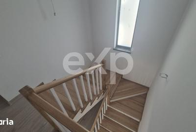 Casă cu 5 camere cu Teren 563 Mp în Albota