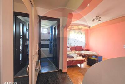 Apartament cu 3 camere semidecomandat în Central - 4