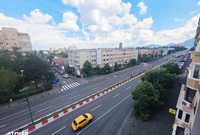 Apartament cu 3 camere decomandat în Astra