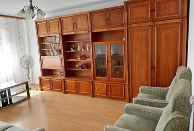Apartament cu 3 camere decomandat în Nufărul