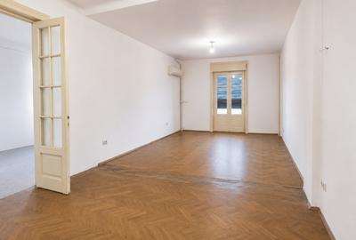 Apartament cu 3 camere circular în P-ța Unirii