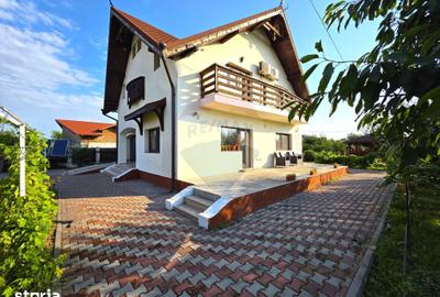 Casă cu 4 camere cu Teren 680 Mp în Costești - 1