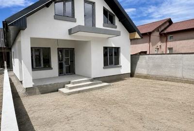 Casă cu 4 camere în Lumina - 1