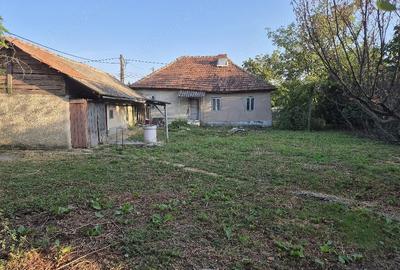 Casă cu 2 camere cu Teren 991 Mp în Fulga