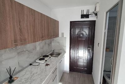 Garsonieră semidecomandată în Micro 17