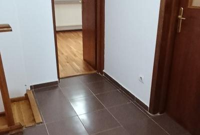 Casă cu 5 camere decomandat cu Teren 121 Mp în Rahova