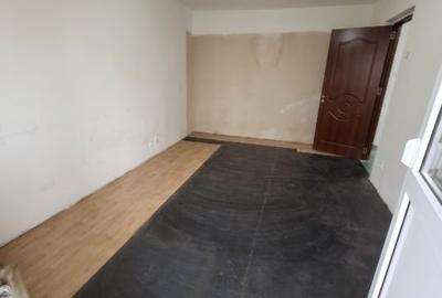 Apartament cu 2 camere decomandat în Tei