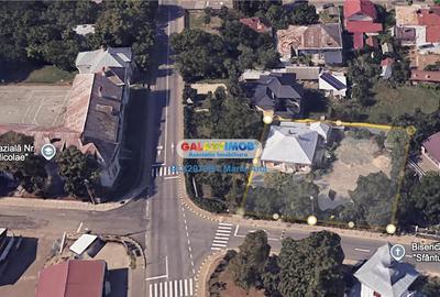 Casă cu 4 camere cu Teren 1160 Mp în Central