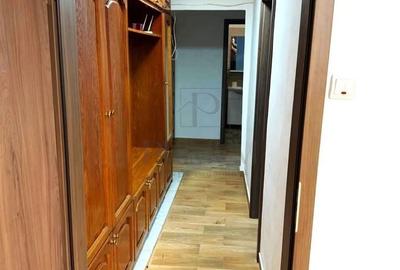 Apartament cu 3 camere semidecomandat în Lipovei