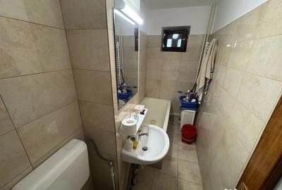 Apartament cu 2 camere semidecomandat în Km 4 - 2
