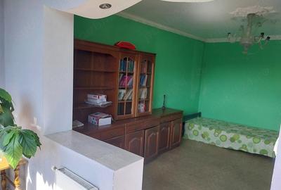 Apartament cu 2 camere decomandat în Tractorul - 4