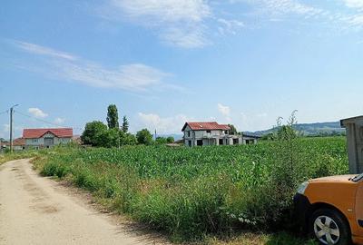 Teren de 4500 mp, în Batiz