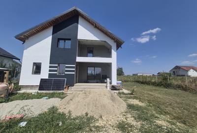 Casă individuală cu 4 camere cu Teren 500 Mp în Domnești