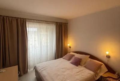 Apartament cu 3 camere decomandat în Republicii