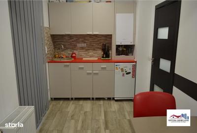 Apartament cu 3 camere decomandat în Tudor