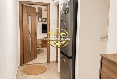 Apartament cu 2 camere semidecomandat în Craiovița Nouă