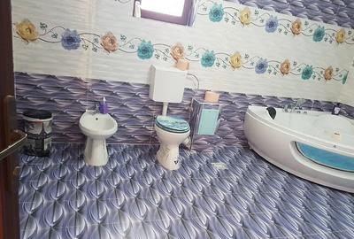 Casă cu 6 camere cu Teren 485 Mp în Central