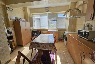Apartament cu 3 camere decomandat în Bălcescu