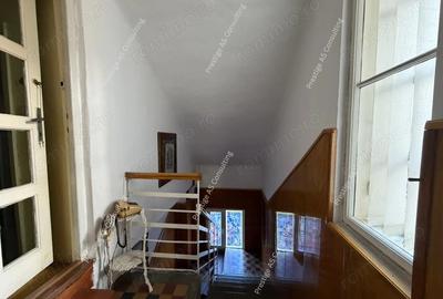 Casă cu 8 camere cu Teren 406 Mp în Elisabetin