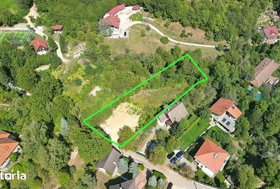 Teren de 2300 mp, în Schei